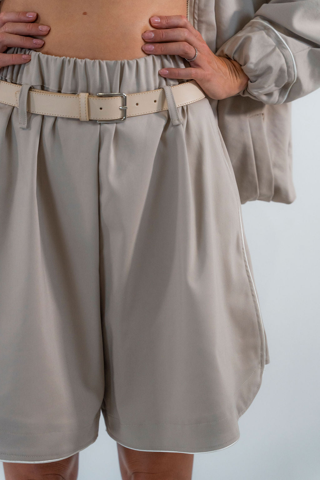 SHORT OYSTER BEIGE