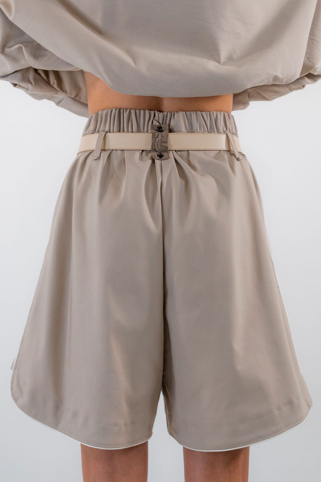 SHORT OYSTER BEIGE